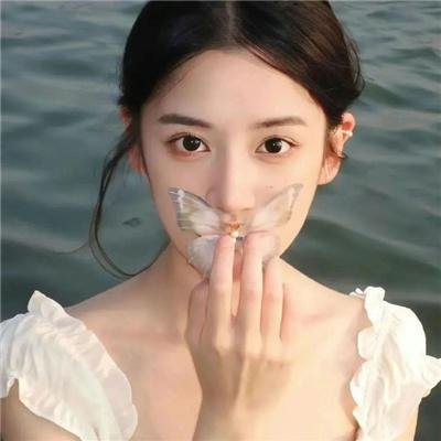 坐着的女人